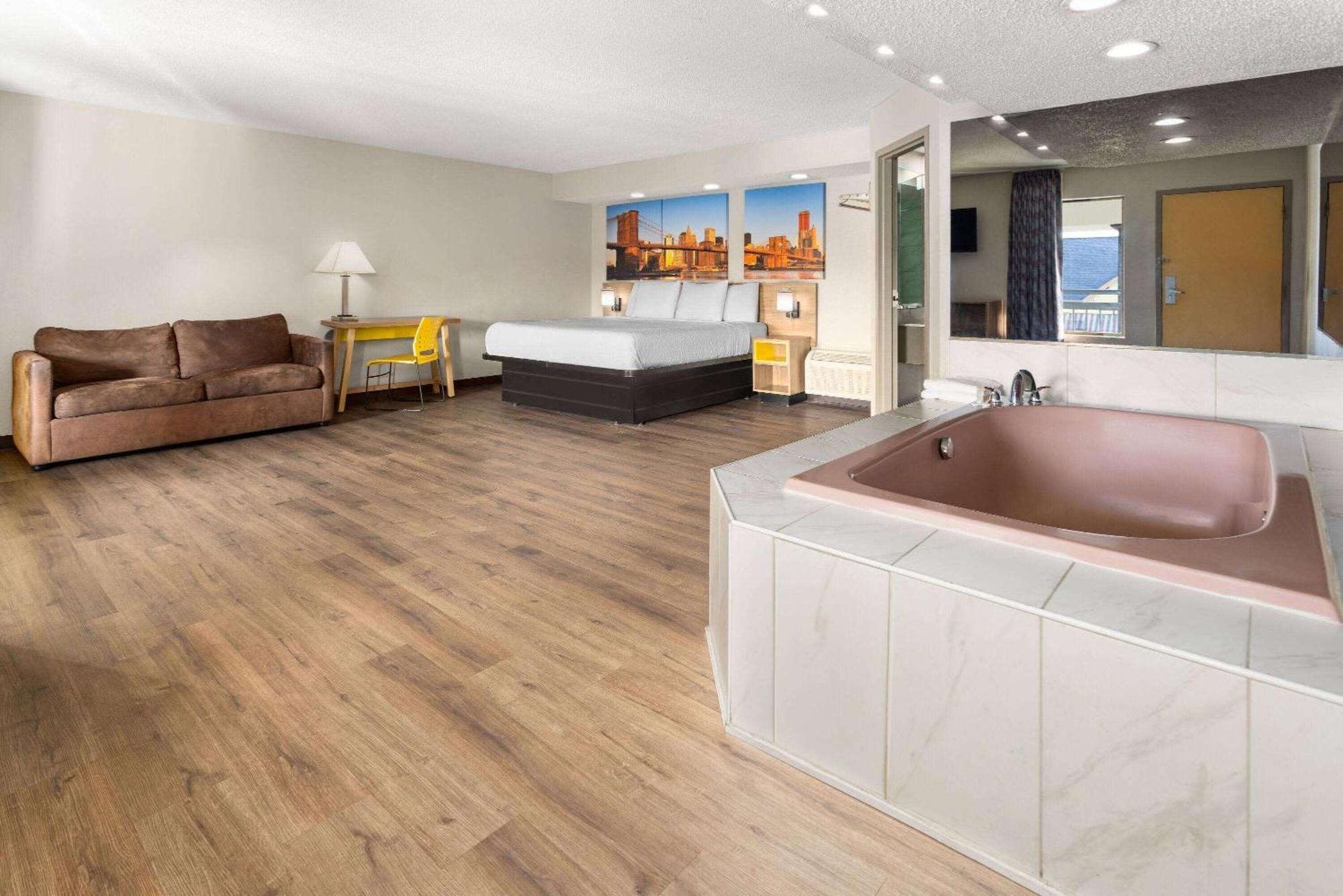 Superior King Suite with Sofa Bed - Smoking