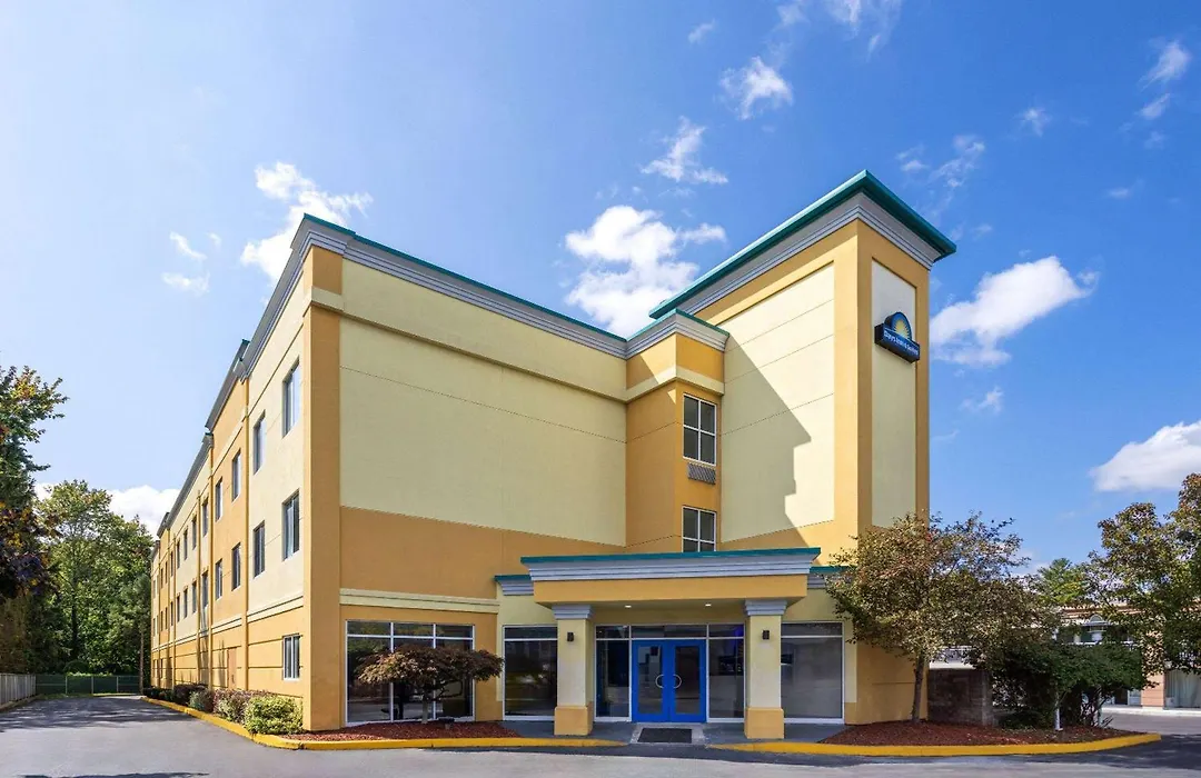 Days Inn & Suites By Wyndham Albany-1