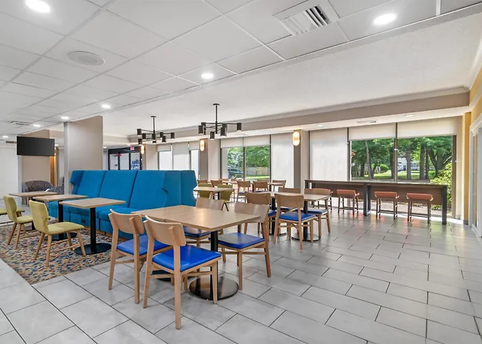 Hampton Inn -Wolf Road